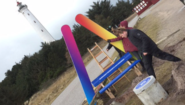 Selfie-bænk med det hele indvies ved Touch Point Lyngvig Fyr